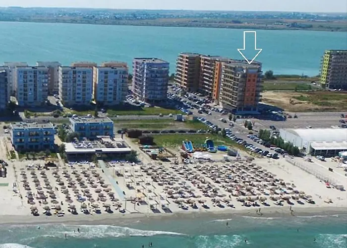 Ella Summerland Mamaia