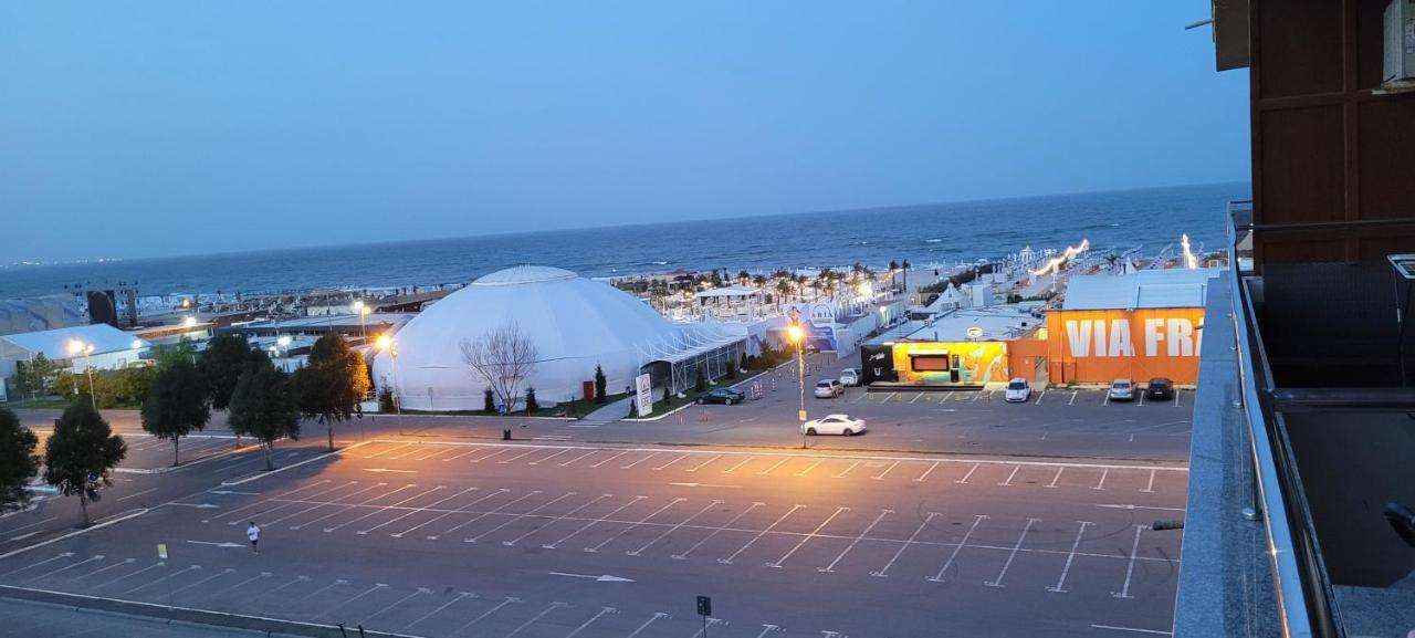 Ella Summerland * Mamaia
