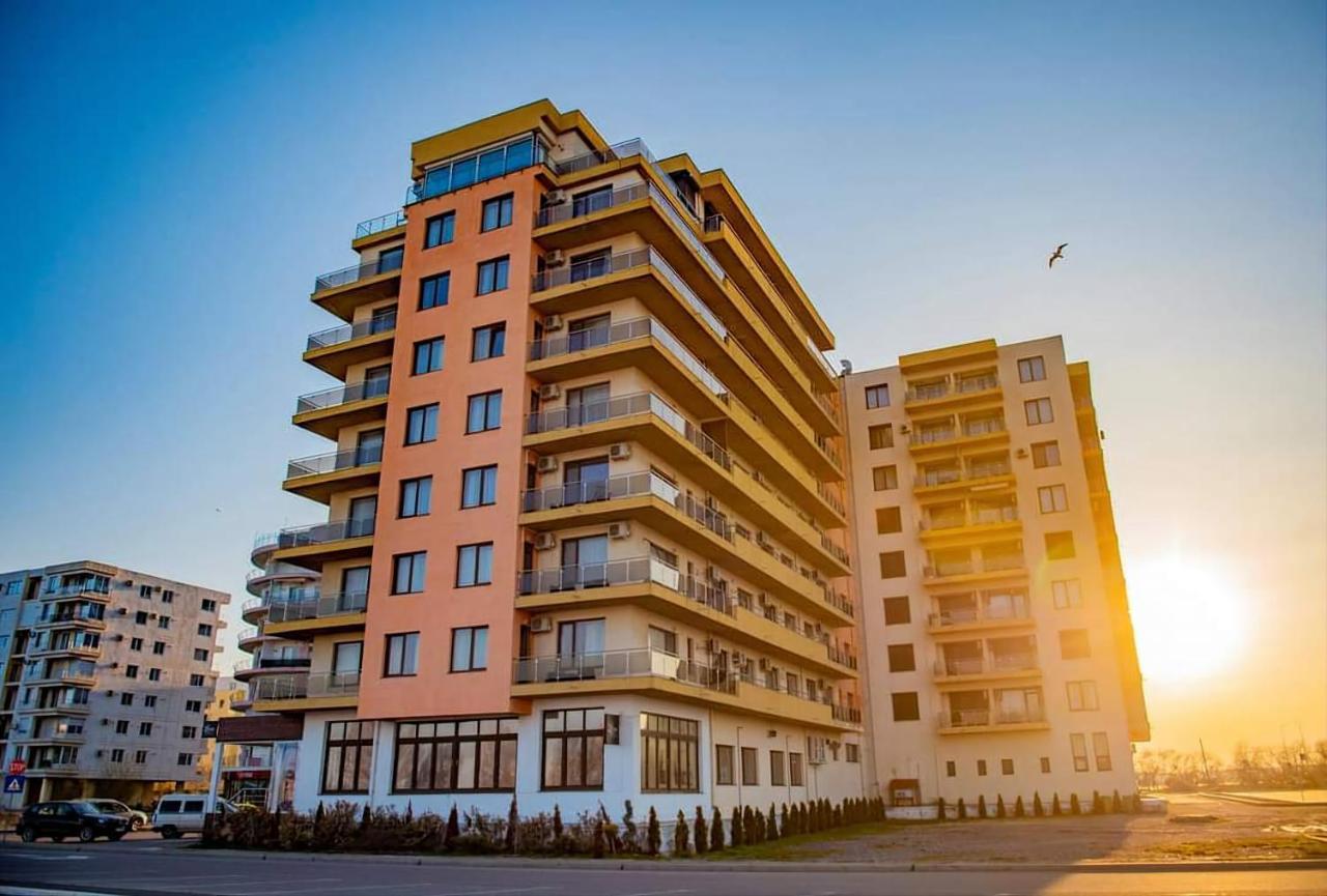 Ella Summerland Apartment *