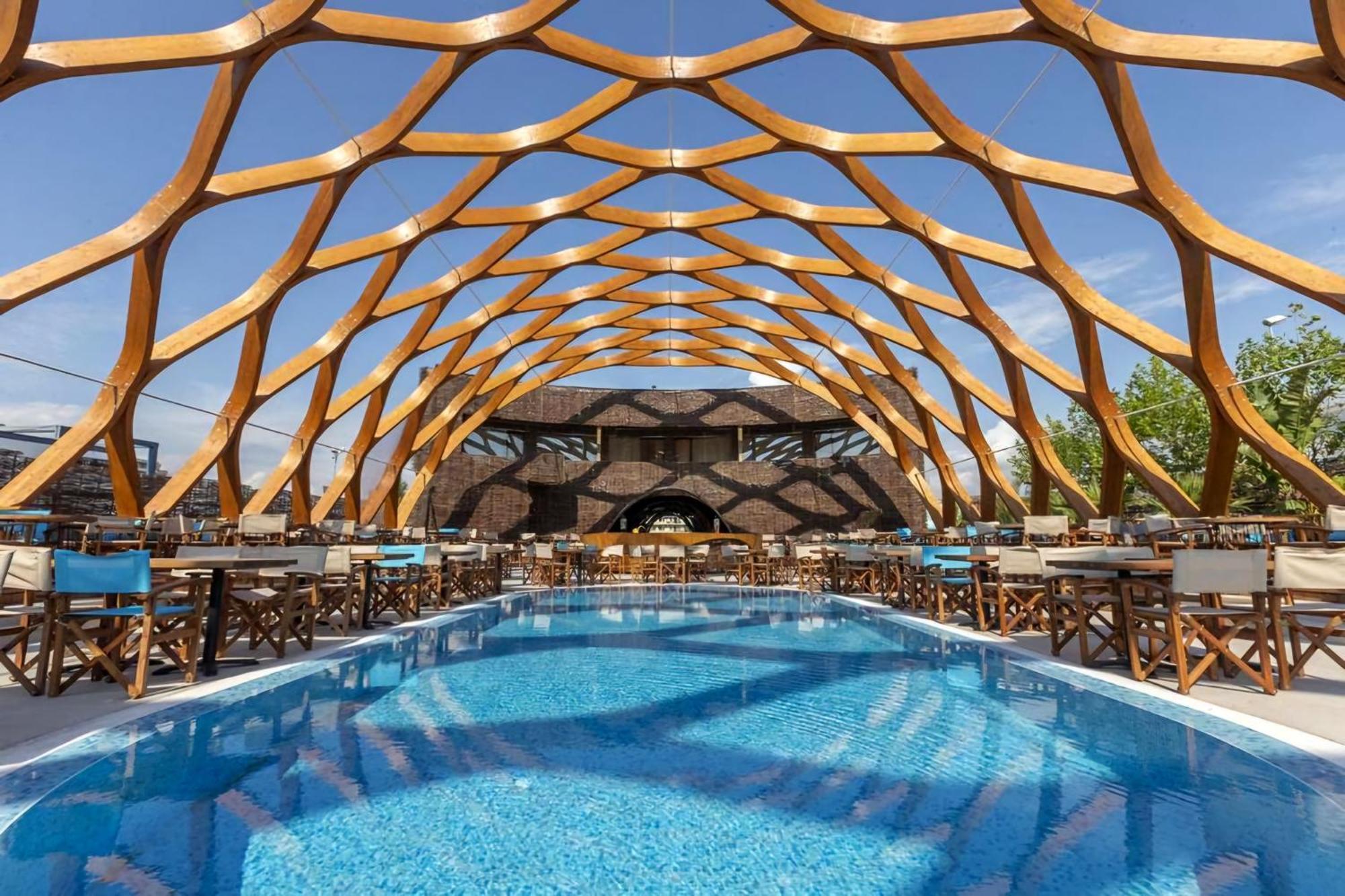 Ella Summerland Mamaia